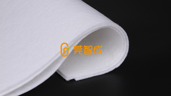 針刺無(wú)紡布生產(chǎn)過程中溫度對(duì)其性能有什么影響？