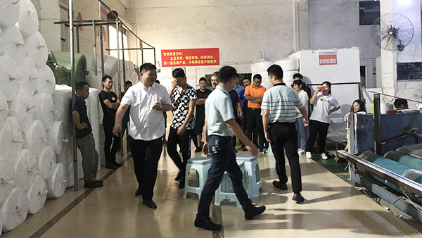 智成纖維8周年廠慶運動會初賽緊張進行中