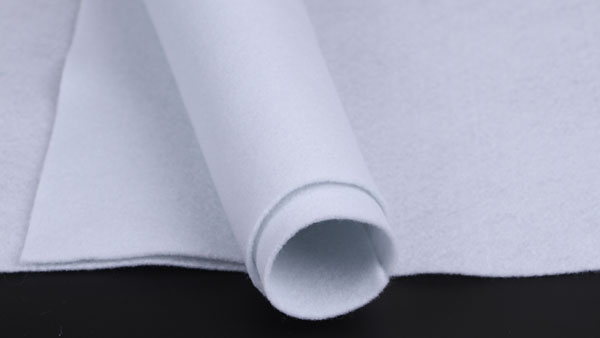 參觀過針刺填充棉廠家后，客戶簽訂合同非常爽快