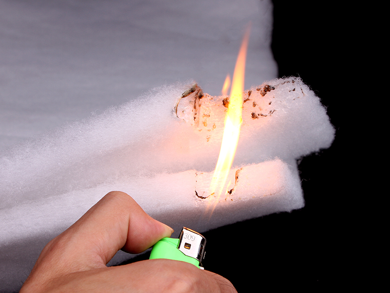 具有一定的阻燃性，10離火自滅，使用更安全